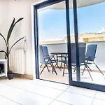 Beachfront Apartment Meia Praia
