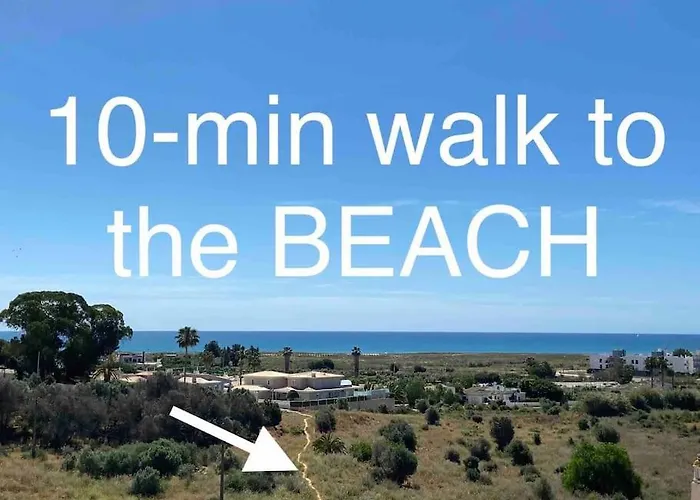 Beachfront Apartment Meia Praia