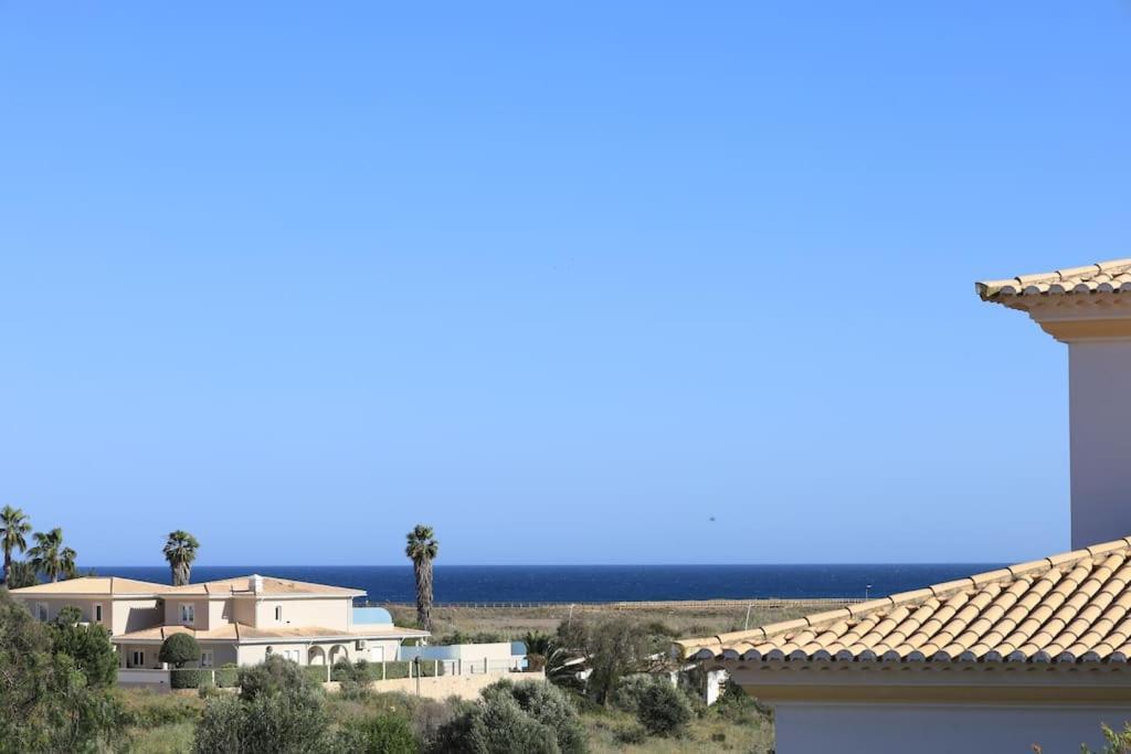 Apartment Beachfront Meia Lagos