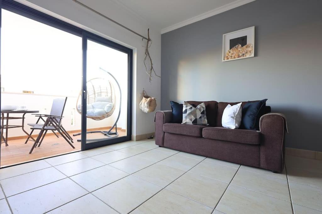 Beachfront Meia Apartment *