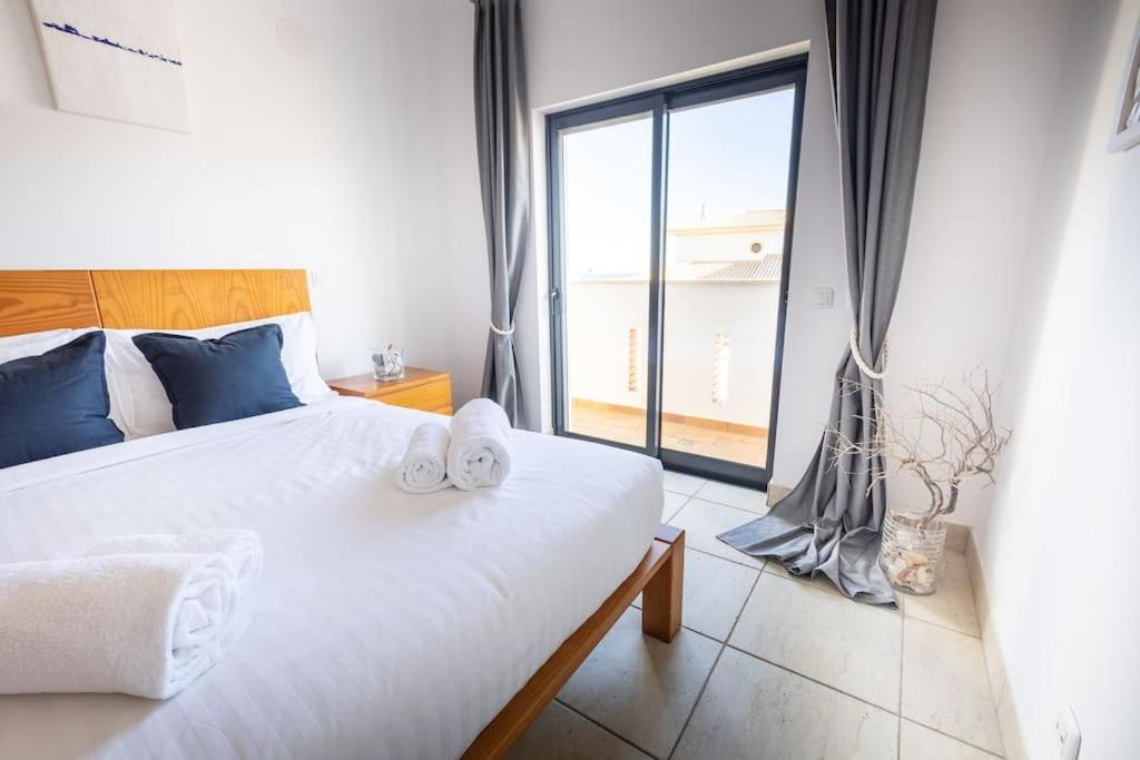 Beachfront Meia Apartment